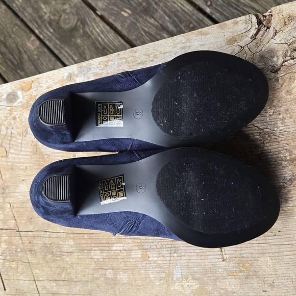 JOURNEE COLLECTION Navy Blue Faux Suede Booties. Size 6.  Like New! - Picture 8 of 11